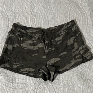 Express Camo Shorts Sz: medium